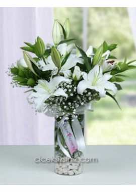 Silindir Vazoda Beyaz Lilyumlar ve Beyaz Güller